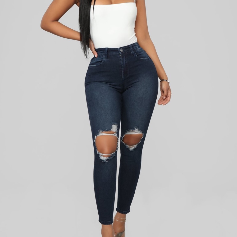 FASHION NOVA DARK WASH ANKLE JEANS DISTRESSED